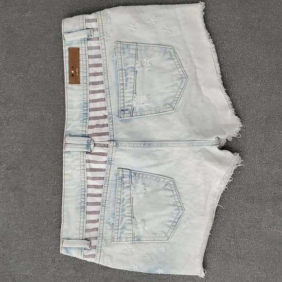 YMI Patriotic Cut Off Frayed Hem Denim Shorts JUNIORS SIZE: 9 - Picture 7 of 15